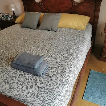 Iris Apartment *